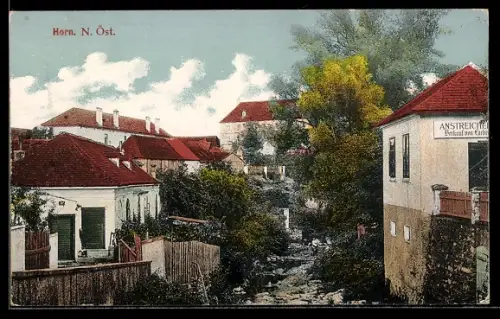 AK Horn /N. Öst., Ortspartie mit Bach und Häusern