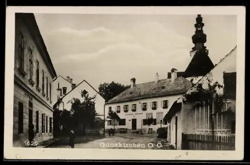 AK Gunskirchen /O.-Ö., Haidingers Gasthaus, Strasse u. Kirche