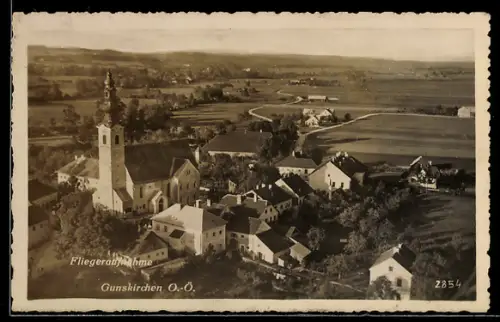 AK Gunskirchen /O.-Ö., Gesamtansicht mit Kirche u. Fernblick, Fliegeraufnahme