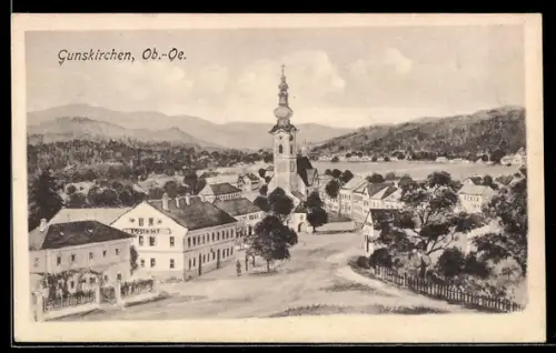 Künstler-AK Gunskirchen /Ob. Öst., Ortspanorama mit Postamt u. Kirche