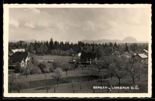 AK Edt bei Lambach, Graben, Panorama mit Häusern und Obstbäumen