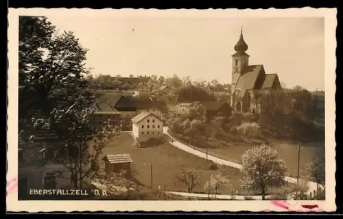 AK Eberstallzell, Ortspanorama mit Kirche aus der Vogelschau