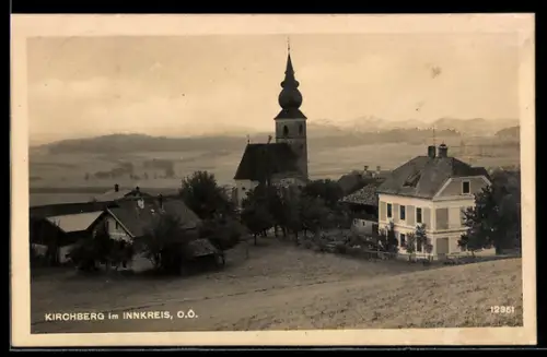 AK Kirchberg im Innkreis, Ortspanorama mit Kirche u. Bergpanorama