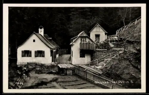 AK Albrechtsberg an der Grossen Krems, Gillaus-Klause mit Einfriedung und Waldrand