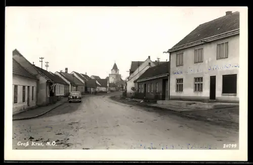 AK Grosskrut /N.Ö., Strassenpartie mit Kirche