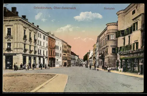 AK Grieskirchen /Ober-Österreich, Stadtplatz mit Geschäften, Panorama