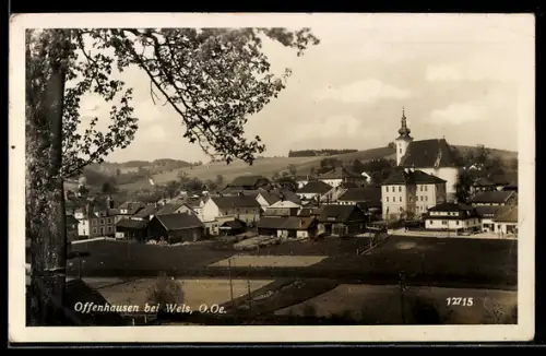 AK Offenhausen bei Wels, Ortspanorama mit Kirche und Feldern