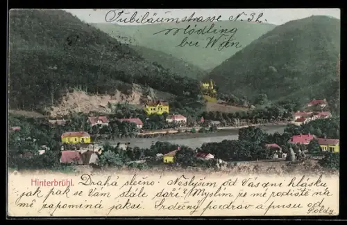AK Hinterbrühl, Panorama mit Häusern und Kirche im Tal