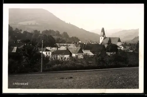 AK Gresten /N.Ö., Ortsansicht mit Kirche vom Feld aus