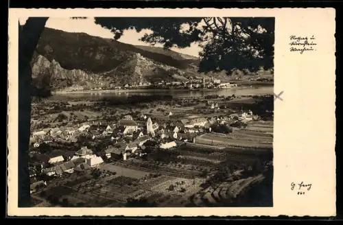 AK Rossatz, Panorama mit Kirche, Flussufer und Bergkulisse