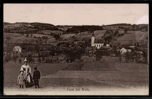 AK Pichl bei Wels, Dorfansicht mit Kirche und Feldern