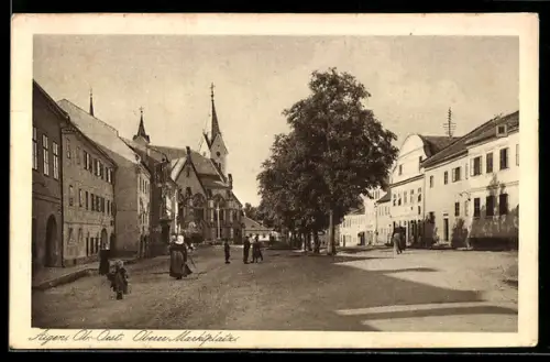 AK Aigen /O.-Oe., Passanten auf dem Oberen Marktplatz