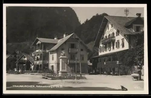 AK Traunkirchen, Teilansicht mit Hotel Post