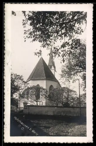 AK Holzhausen b. Wels, Kirche mit Mauer