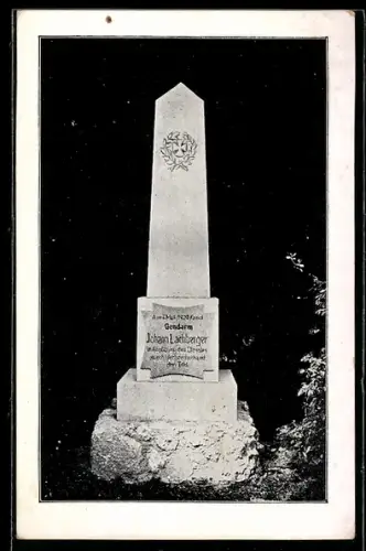 AK Lochen, Gedenkstein (Obelisk) mit Gedenktafel für den Gendarm Johann Lachberger