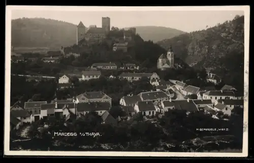 AK Hardegg an der Thaya, Panorama mit Schloss und Kirche