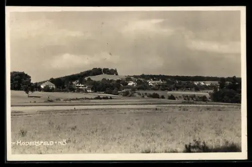 AK Hadersfeld /N.-Ö., Panorama mit Ort und Feldern