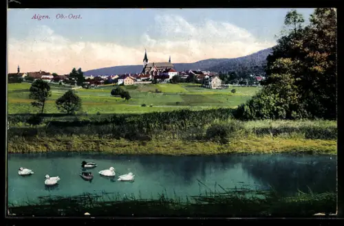 AK Aigen /Ob. Öst., Panorama mit Kirche und Teich im Vordergrund