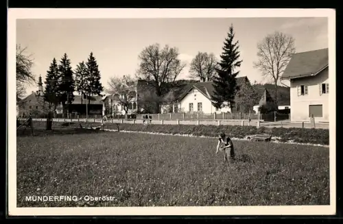 AK Munderfing /Ob. Öst., Panorama mit Kirche