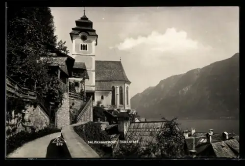AK Hallstatt /Salzkammergut, Kirche am See, Dorf und Gebirgspanorama
