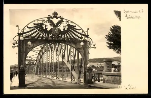 AK Braunau am Inn, Brücke mit Doppeladlerportal