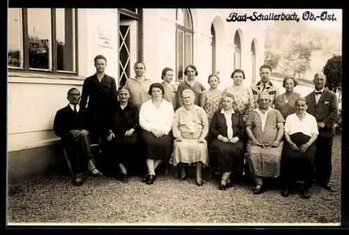 AK Bad-Schallerbach /Ob.-Ost., Personengruppe vor Gebäude