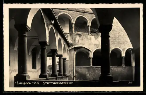 AK Lambach /O.Ö., Stiftsarkadenhof