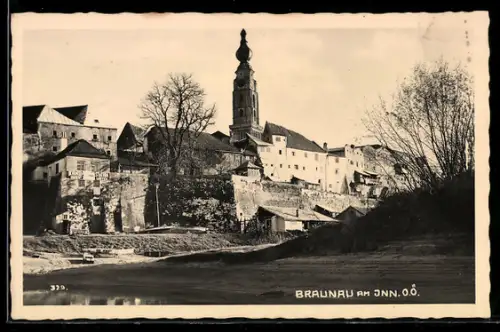 AK Braunau am Inn, Stadtansicht mit Kirche
