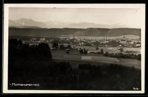 AK Mattighofen /O.Ö., Panorama mit Kirche und Ortschaft
