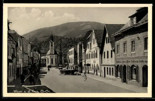 AK Weyer a. d. Enns, Strassenansicht mit Kirche und Bergpanorama