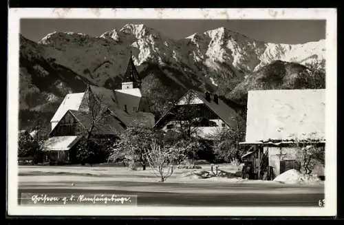 AK Goisern, Kirche mit verschneiten Häusern und Ramsaugebirge