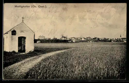 AK Mattighofen /Ob. Oest., Panorama mit Kapelle und Kirche