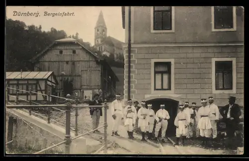 AK Dürrnberg, Bergeinfahrt mit Bergleuten