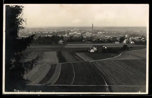 AK Braunau am Inn, Panorama mit Feldern und Stadtansicht
