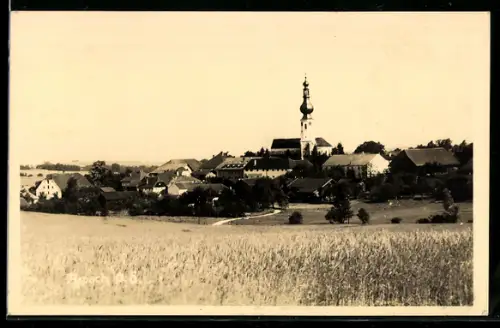 AK Aspach b. O.Ö., Dorfpanorama mit Kirche