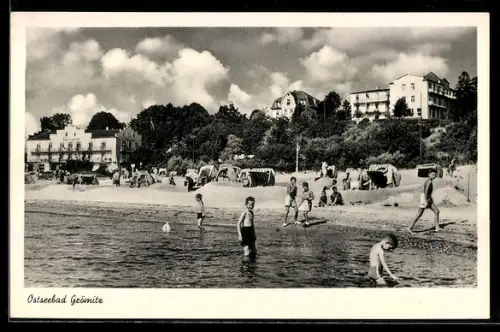 AK Grömitz, Ostseebad, Strand mit Hotel