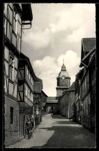 AK Herleshausen /Werra, Ev. Burgkirche mit Strassenpartie