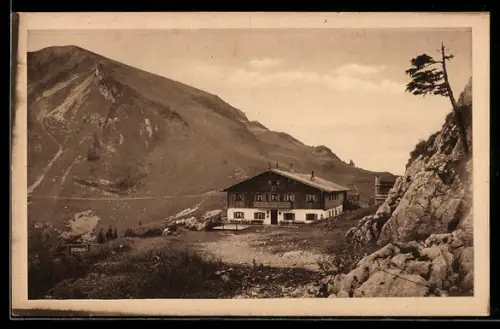 AK Wallberghaus, Berghütte in der Aussenansicht mit Setzberg