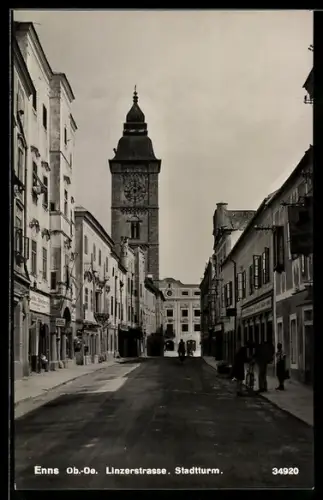 AK Enns /Ob.-Oe., Linzerstrasse mit Geschäften und Stadtturm