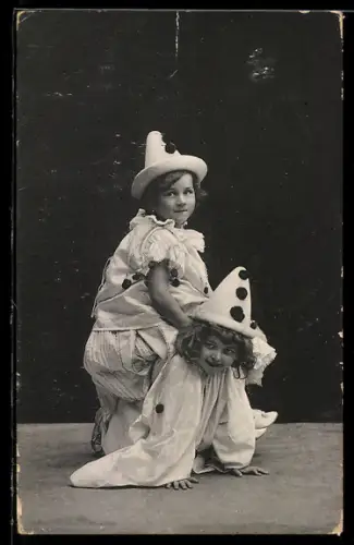 AK Kinder in Harlekinskostümen