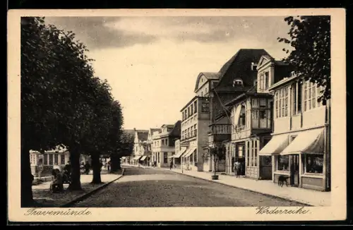 AK Travemünde, Strassenpartie in der Vorderreihe-Strasse mit Geschäften