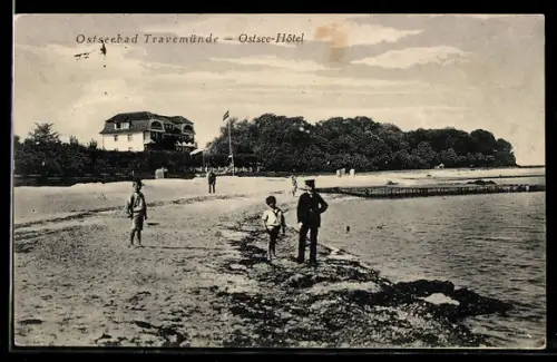 AK Travemünde, Gäste am Strand am Ostsee-Hotel