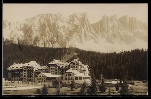 AK Karersee, Hotel con vista sulle montagne Dolomiti