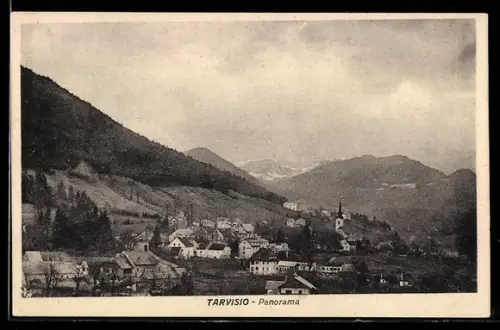AK Tarvisio, Panorama della città circondata da montagne
