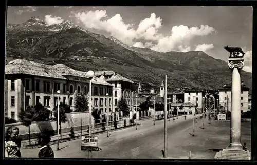 AK Aosta, La Place de la République con vista sulle montagne
