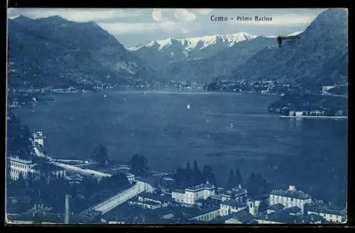 AK Como, Primo Bacino del Lago di Como con montagne innevate sullo sfondo