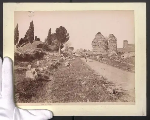 Fotografie unbekannter Fotograf, Ansicht Rom, Via Appia mit Ruinen, Grossformat 31 x 24cm