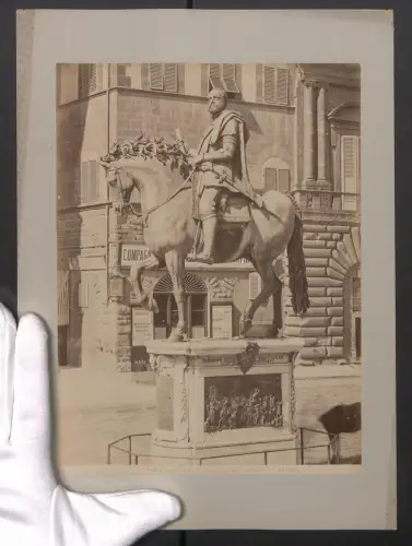 Fotografie unbekannter Fotograf, Ansicht Firenze, Piazza della Signoria Cosimo de Medici, Grossformat 24 x 32cm