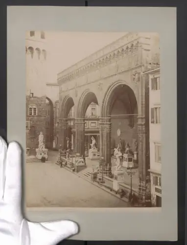 Fotografie unbekannter Fotograf, Ansicht Firenze, Loggia dei Lanzi, Grossformat 24 x 32cm