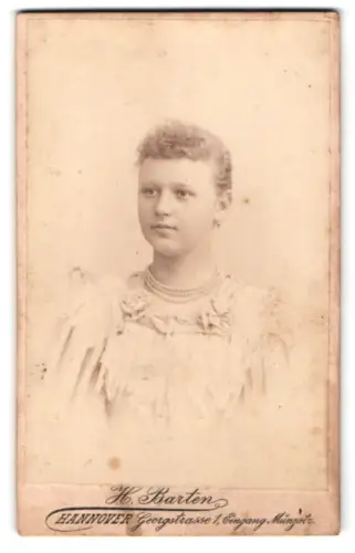 Fotografie H. Barten, Hannover, Georgstrasse 1, Porträt einer jungen Frau